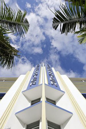 https://imgc.allpostersimages.com/img/posters/breakwater-hotel-facade-art-deco-hotel-ocean-drive-south-miami-beach_u-L-Q11W1T60.jpg?artPerspective=n