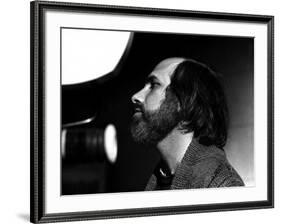 Brian by Palma sur le tournage du film Blow Out en, 1981 (b/w photo)-null-Framed Photo