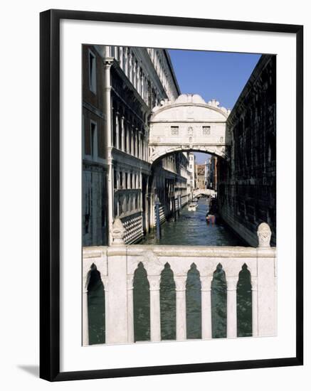 Bridge of Sighs Crossing Rio Del Palazzo, Venice, Veneto, Italy-Sergio Pitamitz-Framed Photographic Print