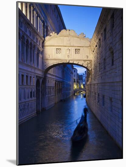 Bridge of Sighs, Doge's Palace, Venice, Italy-Jon Arnold-Mounted Photographic Print