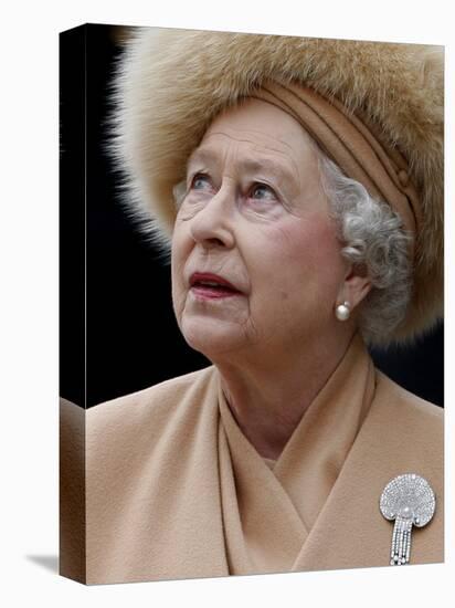 Britain's Queen Elizabeth II Looks Up at the Statue of Her Mother at the Unveiling Ceremony-null-Stretched Canvas