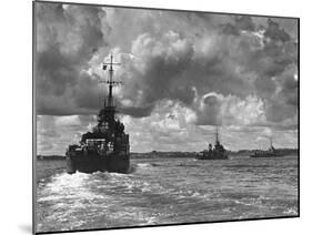 British Warships Entering Sydney Harbour, Australia, 1945-null-Mounted Giclee Print