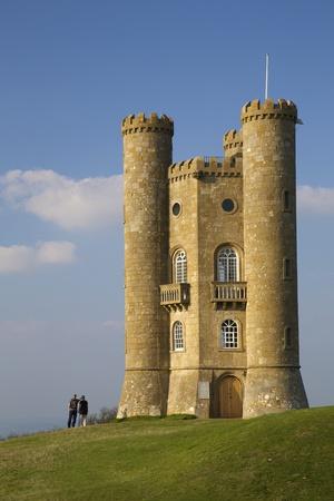 https://imgc.allpostersimages.com/img/posters/broadway-tower-in-autumn-sunshine-cotswolds-worcestershire-england-united-kingdom-europe_u-L-PSY0W10.jpg?artPerspective=n