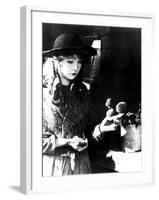 Broken Blossoms, Lillian Gish, 1919-null-Framed Photo