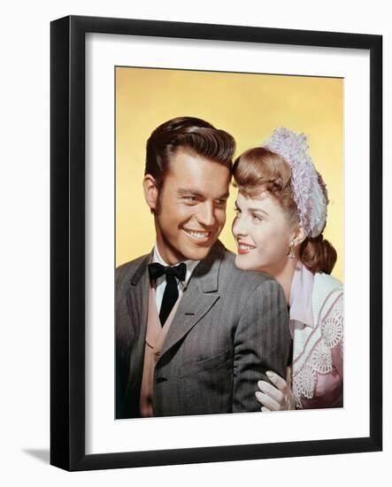 BROKEN LANCE, 1954 directed by EDWARD DMYTRYK Robert Wagner and Jean Peters (photo)-null-Framed Photo