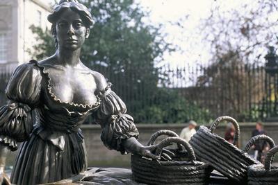 Bronze Statue of Molly Malone, Grafton Street, Dublin, County Dublin, Eire (Ireland)