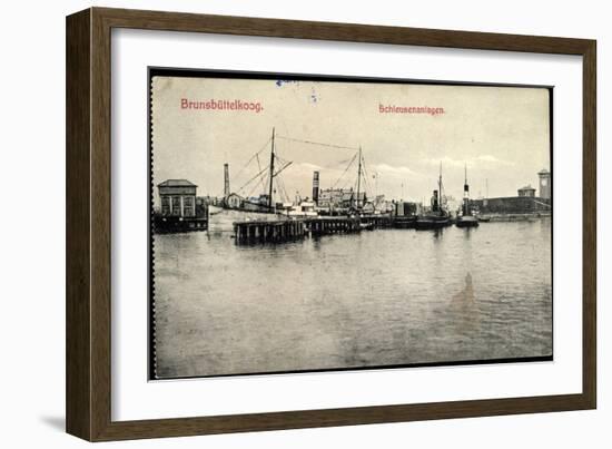 Brunsbüttel S. Holstein, Schleusenanlagen, Dampfer Fairplayn-null-Framed Giclee Print