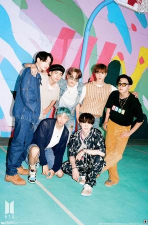BTS - BE: Dynamite - Court