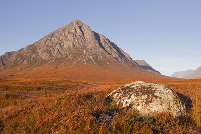 https://imgc.allpostersimages.com/img/posters/buachaille-etive-mor-mountain-on-the-edge-of-glencoe-and-glen-etive-highlands-scotland-uk_u-L-PIAZTX0.jpg?artPerspective=n