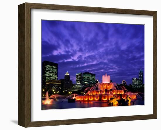 Buckingham Fountain and City Skyline, Chicago, Illinois, USA-Steve Vidler-Framed Photographic Print