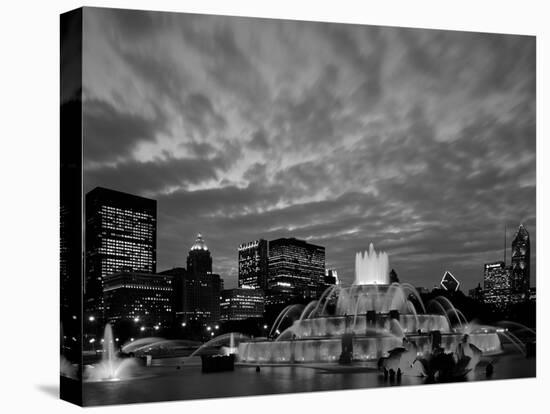Buckingham Fountain and City Skyline, Chicago, Illinois, USA-Steve Vidler-Stretched Canvas