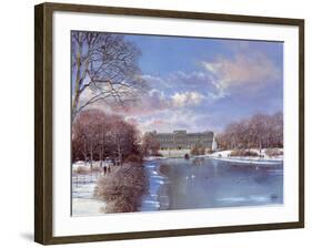 Buckingham Palace-Clive Madgwick-Framed Giclee Print