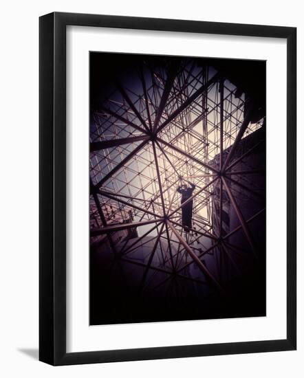 Buckminster Fuller Explaining Principles of Dymaxion Building-Yale Joel-Framed Photographic Print