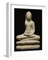 Buddha en méditation, assis sur le lotus-null-Framed Giclee Print