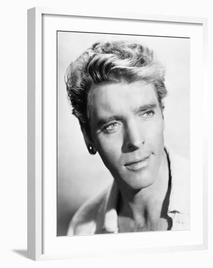 Burt Lancaster, The Crimson Pirate, 1952-null-Framed Photographic Print