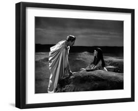 CAESAR AND CLEOPATRA, 1945 directed by GABRIEL PASCAL Claude Rains and Vivien Leigh (b/w photo)-null-Framed Photo