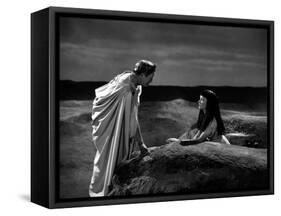 CAESAR AND CLEOPATRA, 1945 directed by GABRIEL PASCAL Claude Rains and Vivien Leigh (b/w photo)-null-Framed Stretched Canvas