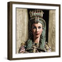 CAESAR AND CLEOPATRA, 1945 directed by GABRIEL PASCAL Vivien Leigh (photo)-null-Framed Photo