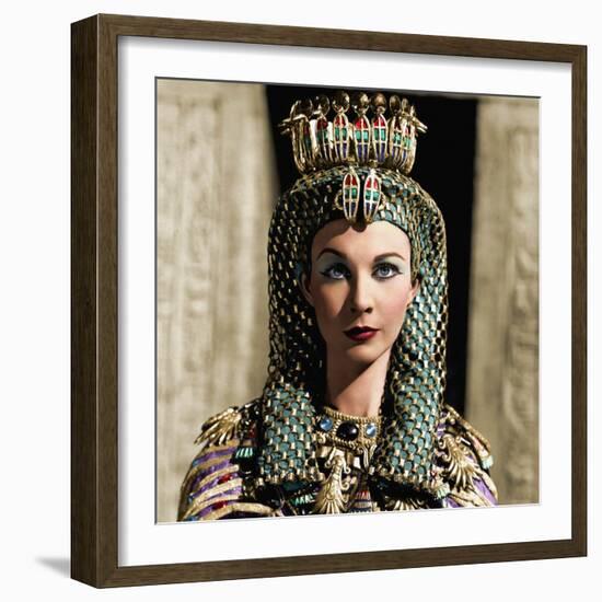 CAESAR AND CLEOPATRA, 1945 directed by GABRIEL PASCAL Vivien Leigh (photo)-null-Framed Photo