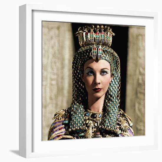 CAESAR AND CLEOPATRA, 1945 directed by GABRIEL PASCAL Vivien Leigh (photo)-null-Framed Photo