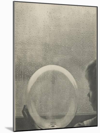 Camera Work, juillet 1908 : Drops of rain-Clarence White-Mounted Giclee Print
