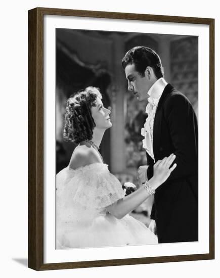 Camille by George Cukor, based on a novel by Alexandre Dumas son, with Greta Garbo, Robert Taylor, -null-Framed Photo