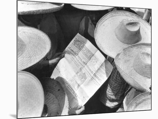 Campesinos Reading El Machete, Mexico City, 1929-Tina Modotti-Mounted Premium Giclee Print