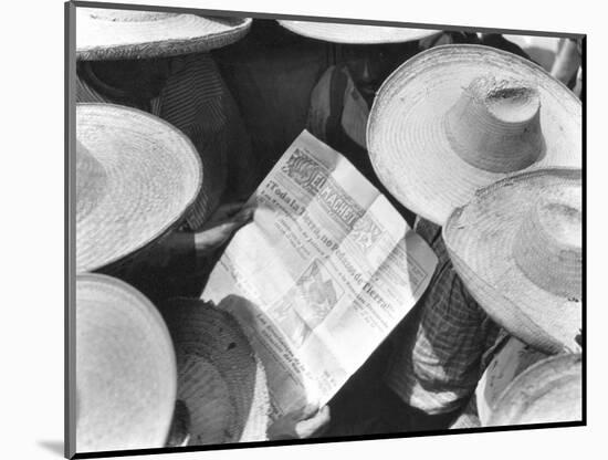 Campesinos Reading El Machete, Mexico City, 1929-Tina Modotti-Mounted Giclee Print