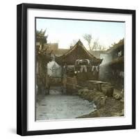 Canton (China), Courtyard of a House, 1860-Leon, Levy et Fils-Framed Photographic Print