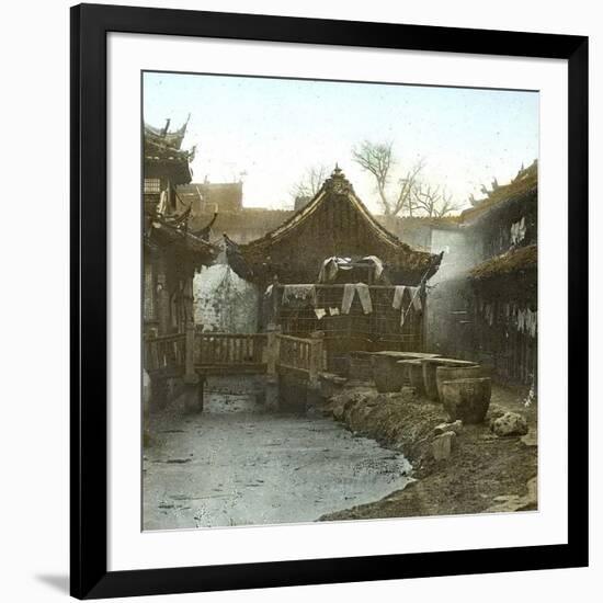 Canton (China), Courtyard of a House, 1860-Leon, Levy et Fils-Framed Photographic Print