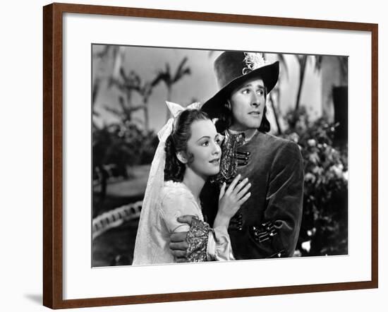 Captain Blood, Olivia De Havilland, Errol Flynn, 1935-null-Framed Photo