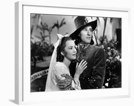 Captain Blood, Olivia De Havilland, Errol Flynn, 1935-null-Framed Photo