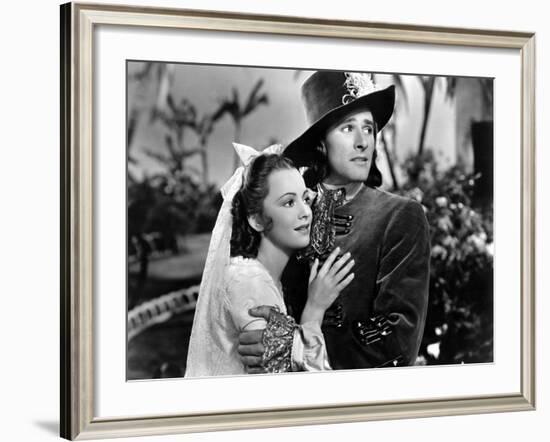 Captain Blood, Olivia De Havilland, Errol Flynn, 1935-null-Framed Photo