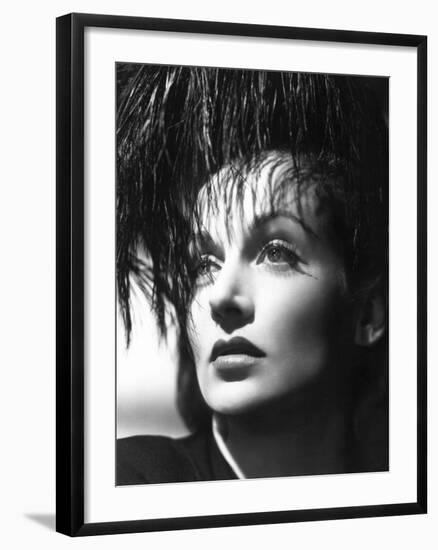 Carole Lombard, 1941-null-Framed Photographic Print