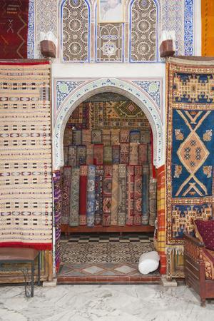 https://imgc.allpostersimages.com/img/posters/carpet-shop-in-marrakech-souks-morocco-north-africa-africa_u-L-PXX4XN0.jpg?artPerspective=n