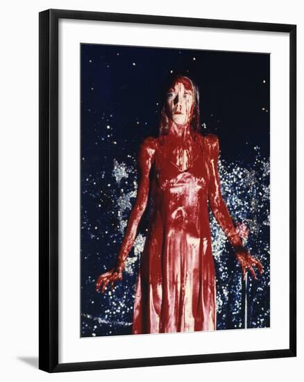 CARRIE, 1976 directed by BRIAN by PALMA Sissy Spacek (photo)-null-Framed Photo