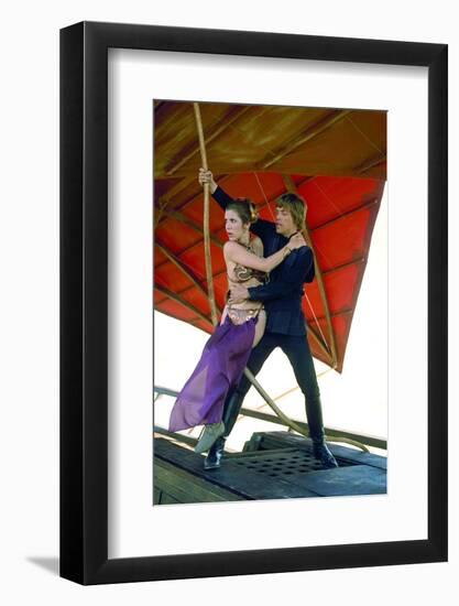 CARRIE FISHER; MARK HAMILL. "STAR WARS: EPISODE VI-RETURN OF THE JEDI" [1983], directed by RICHA...-null-Framed Photographic Print