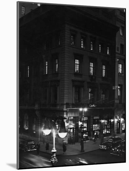 Cartier's Jewelry Store on Corner of Fifth Avenue and 52nd Street-Alfred Eisenstaedt-Mounted Photographic Print
