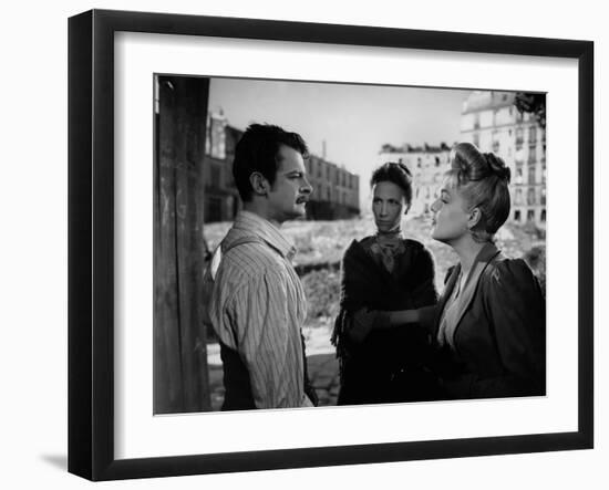 Casque d'Or Golden helmet by JacquesBecker with Serge Reggiani, Loleh Bellon and Simone Signoret, 1-null-Framed Photo