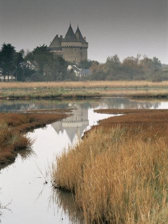 https://imgc.allpostersimages.com/img/posters/castle-and-marshes-of-suscinio-morbihan-brittany-france-europe_u-L-P7LUK00.jpg?artPerspective=n