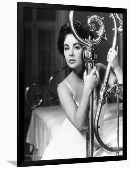 CAT ON A HOT TIN ROOF, 1958 directed by RICHARD BROOKS Elizabeth Taylor (b/w photo)-null-Framed Photo