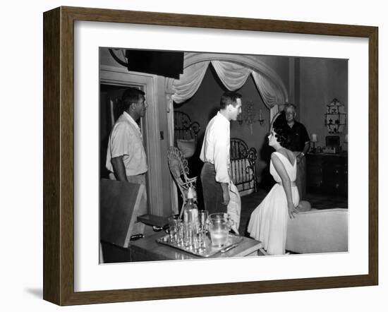 CAT ON A HOT TIN ROOF, 1958 directed by RICHARD BROOKS On the set, Richard Brooks (left) Paul Newma-null-Framed Photo