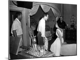 CAT ON A HOT TIN ROOF, 1958 directed by RICHARD BROOKS On the set, Richard Brooks (left) Paul Newma-null-Mounted Photo
