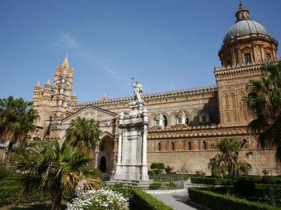 https://imgc.allpostersimages.com/img/posters/cathedral-palermo-sicily-italy-europe_u-L-P7RSOC0.jpg?artPerspective=n