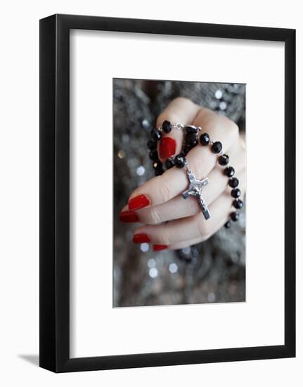 Catholic woman praying rosary beads and crucifix-Godong-Framed Photographic Print