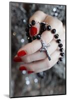 Catholic woman praying rosary beads and crucifix-Godong-Mounted Photographic Print