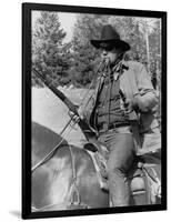 Cent Dollars pour un Sherif TRUE GRIT by Henry Athaway with John Wayne, 1969 (b/w photo)-null-Framed Photo