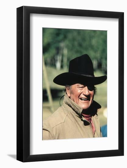 Cent Dollars pour un Sherif TRUE GRIT by Henry Athaway with John Wayne, 1969 (photo)-null-Framed Photo