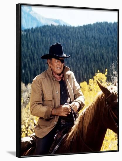 Cent Dollars pour un Sherif TRUE GRIT by Henry Athaway with John Wayne, 1969 (photo)-null-Framed Photo