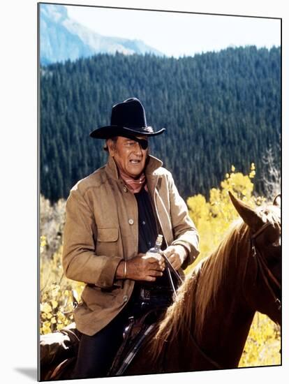 Cent Dollars pour un Sherif TRUE GRIT by Henry Athaway with John Wayne, 1969 (photo)-null-Mounted Photo